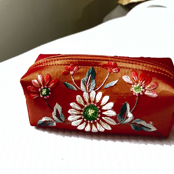 Floral Hand clutch - Picture 3 of 4